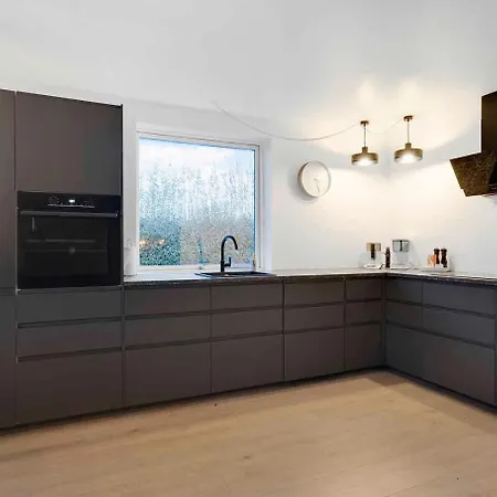 Beautiful Newly Renovated Summer House By The Sea Holiday home